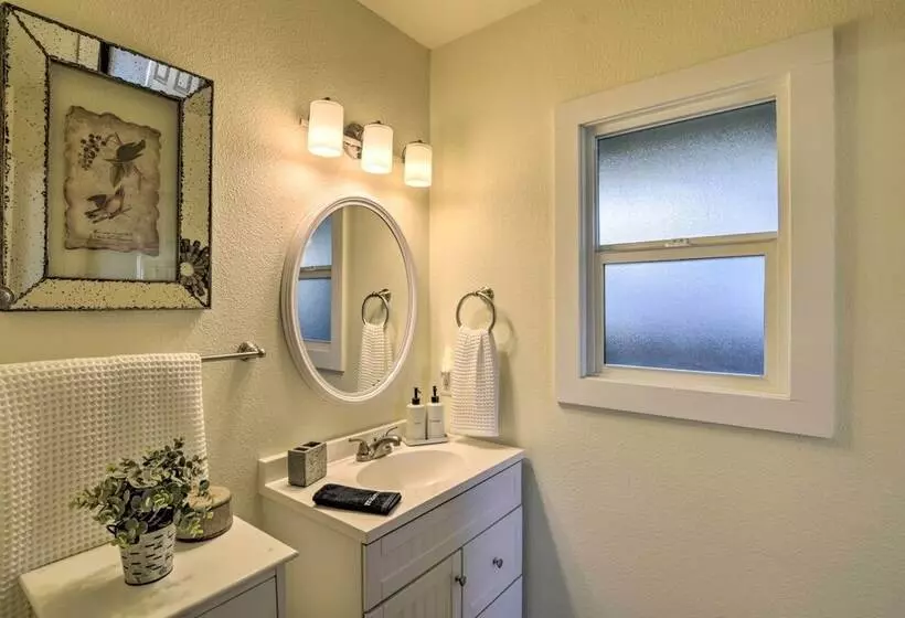 Ideally Located Chico Home   Fire Pit & Grill