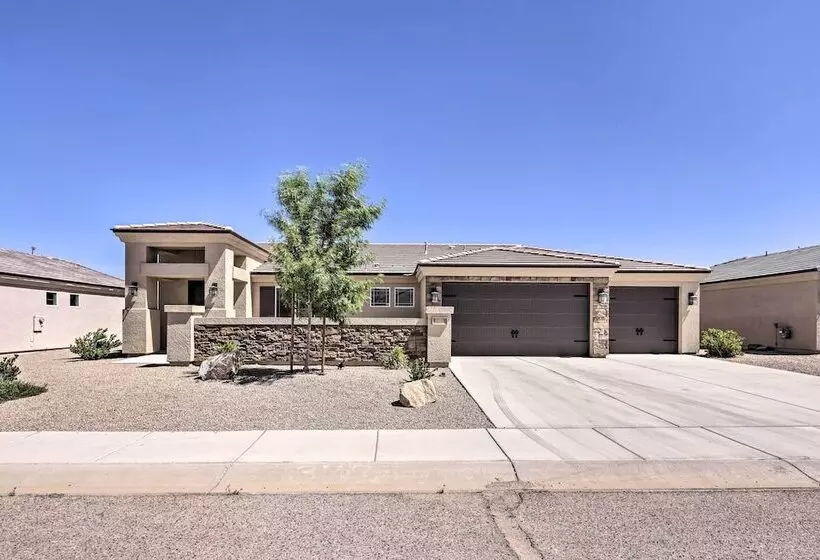 Idyllic Kingman Retreat With Yard   Near Hiking