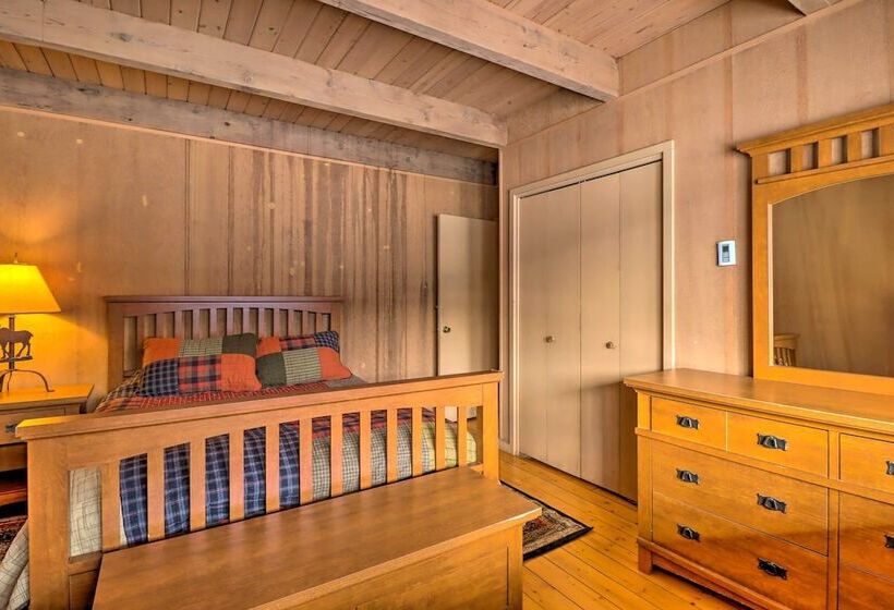 Fire Pit & Grill: Lakefront Poconos Cottage!