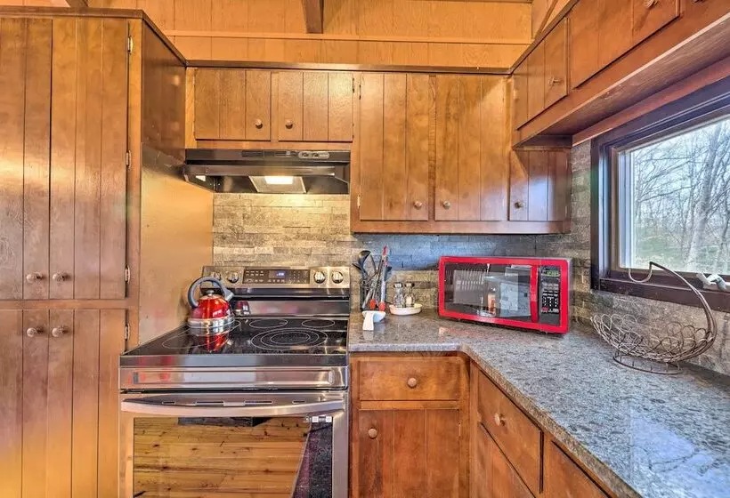 Fire Pit & Grill: Lakefront Poconos Cottage!