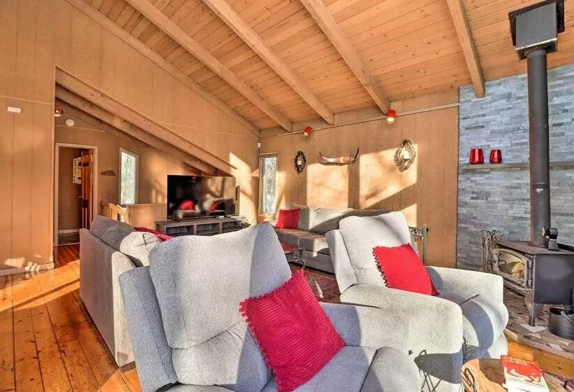 Fire Pit & Grill: Lakefront Poconos Cottage!