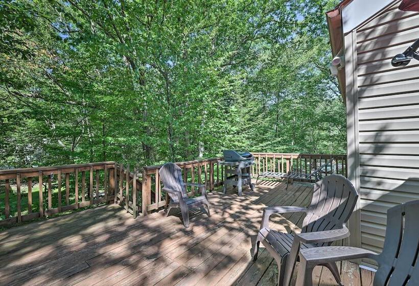 Fire Pit & Grill: Lakefront Poconos Cottage!