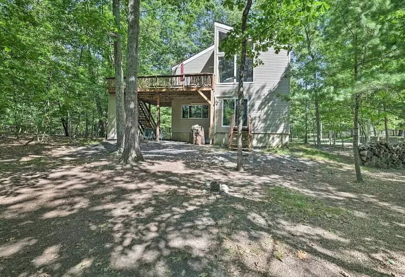 Fire Pit & Grill: Lakefront Poconos Cottage!