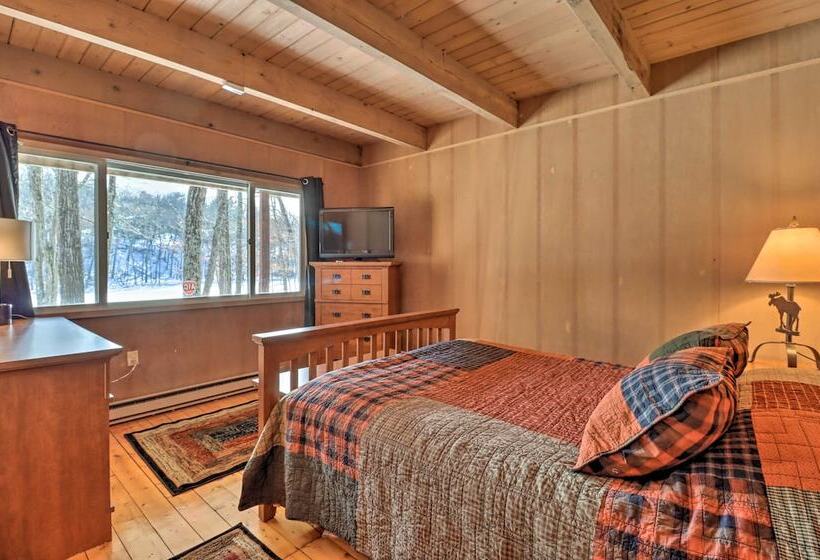 Fire Pit & Grill: Lakefront Poconos Cottage!