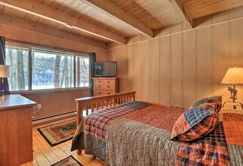 Fire Pit & Grill: Lakefront Poconos Cottage!