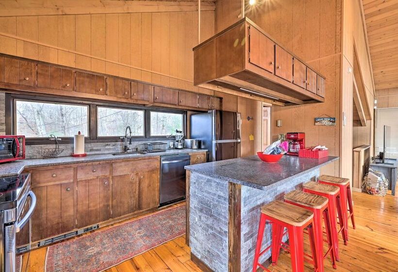 Fire Pit & Grill: Lakefront Poconos Cottage!