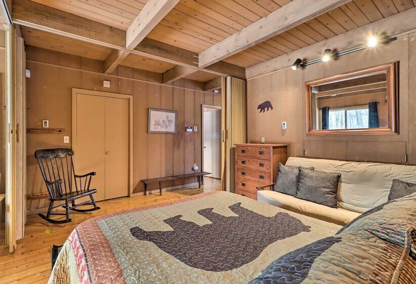 Fire Pit & Grill: Lakefront Poconos Cottage!