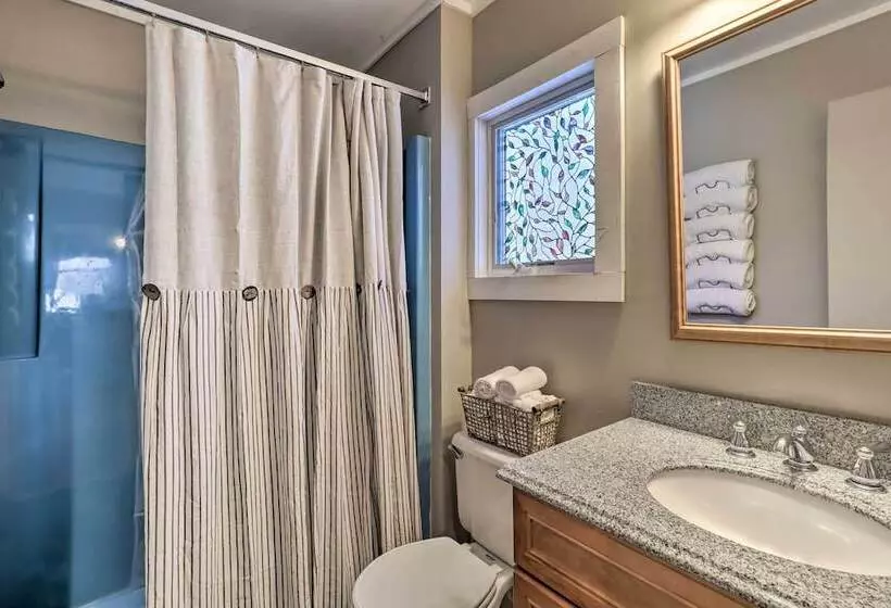 Fire Pit & Grill: Lakefront Poconos Cottage!