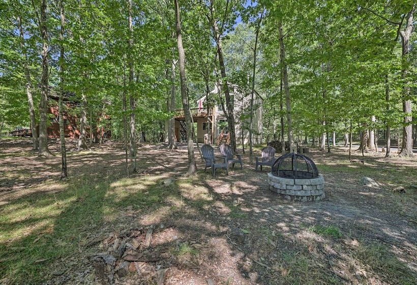 Fire Pit & Grill: Lakefront Poconos Cottage!