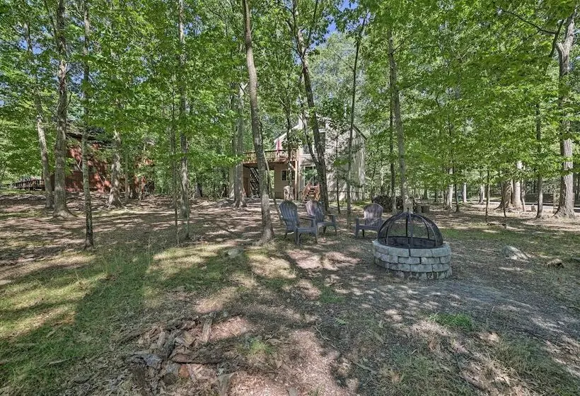 Fire Pit & Grill: Lakefront Poconos Cottage!