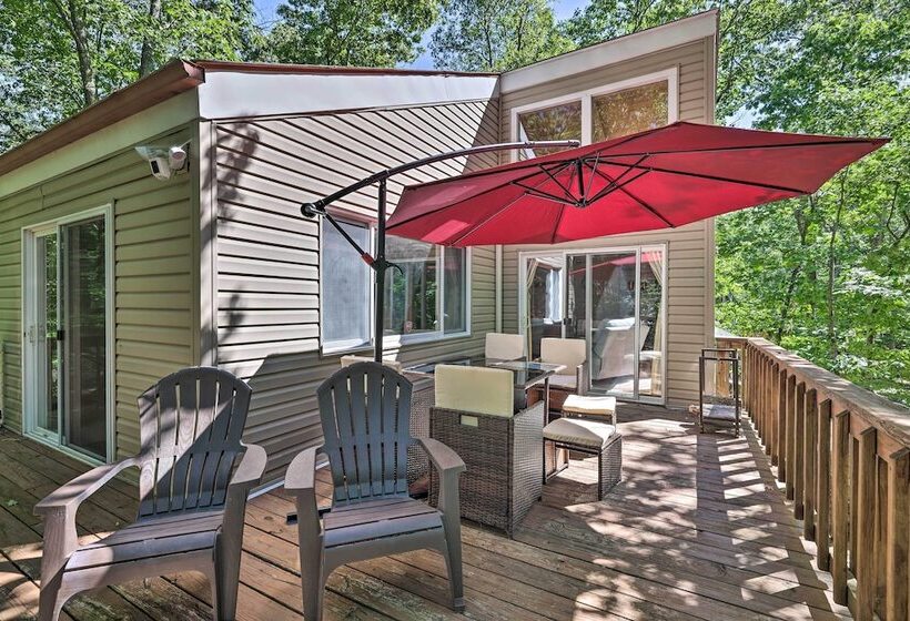 Fire Pit & Grill: Lakefront Poconos Cottage!