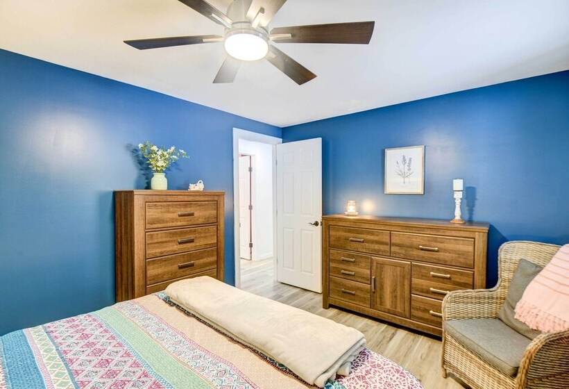 Maine Retreat W/ Balcony: 5 Mi To Lakes