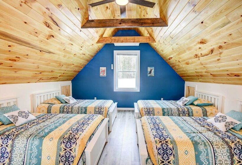 Maine Retreat W/ Balcony: 5 Mi To Lakes