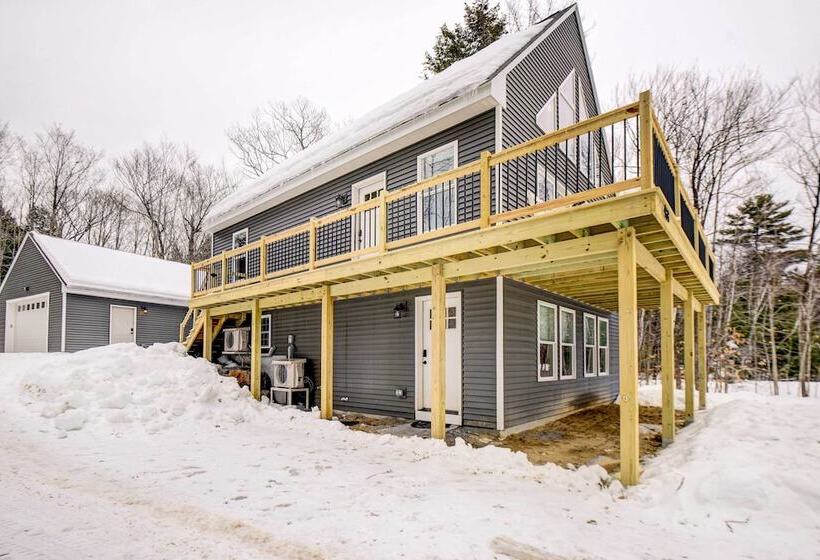 Maine Retreat W/ Balcony: 5 Mi To Lakes