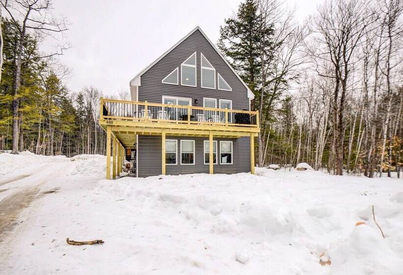 Maine Retreat W/ Balcony: 5 Mi To Lakes