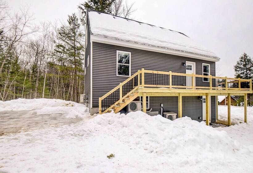 Maine Retreat W/ Balcony: 5 Mi To Lakes