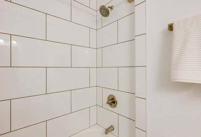 Modern Family Home In Mason W/ Backyard + Fire Pit