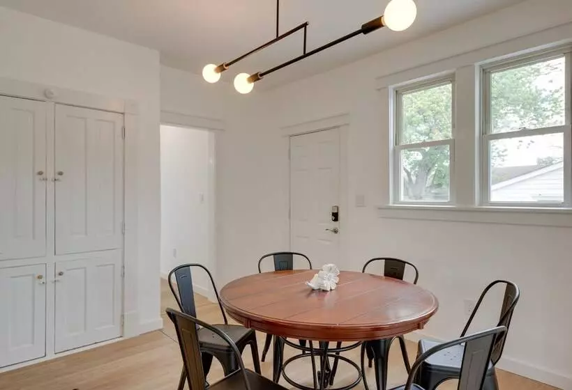 Modern Family Home In Mason W/ Backyard + Fire Pit