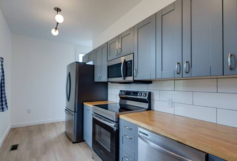 Modern Family Home In Mason W/ Backyard + Fire Pit