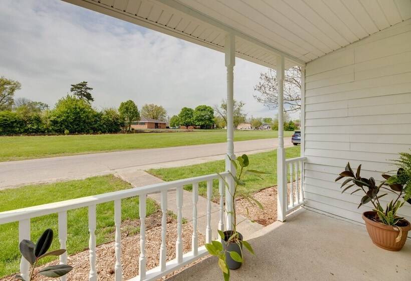 Modern Family Home In Mason W/ Backyard + Fire Pit