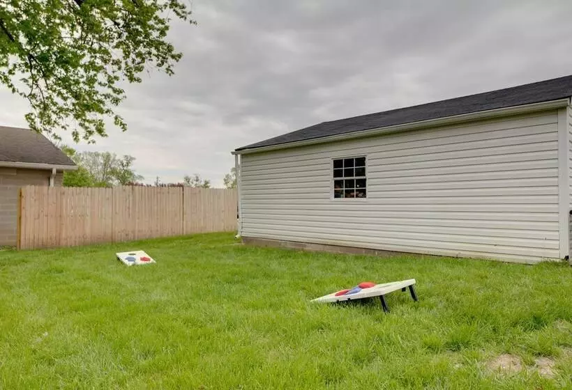 Modern Family Home In Mason W/ Backyard + Fire Pit