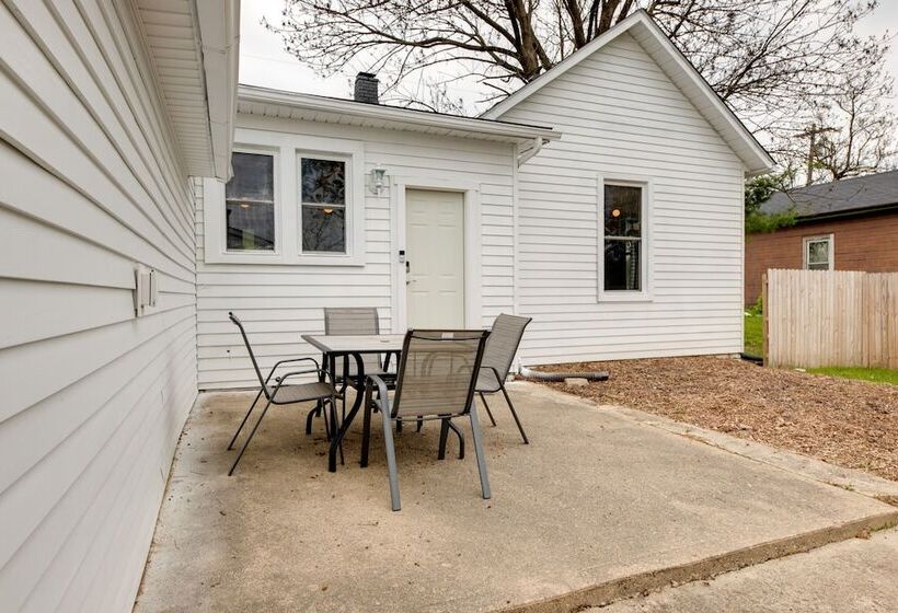 Modern Family Home In Mason W/ Backyard + Fire Pit