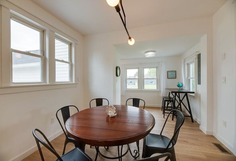 Modern Family Home In Mason W/ Backyard + Fire Pit