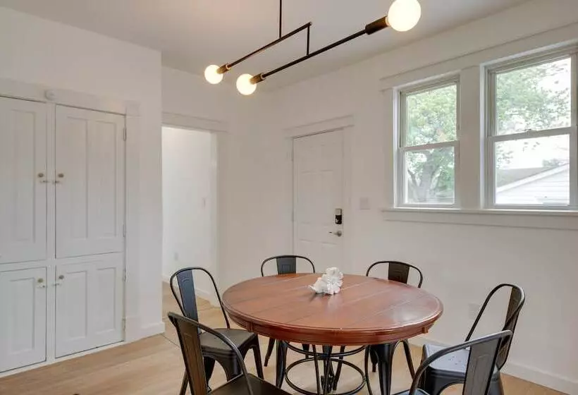 Modern Family Home In Mason W/ Backyard + Fire Pit