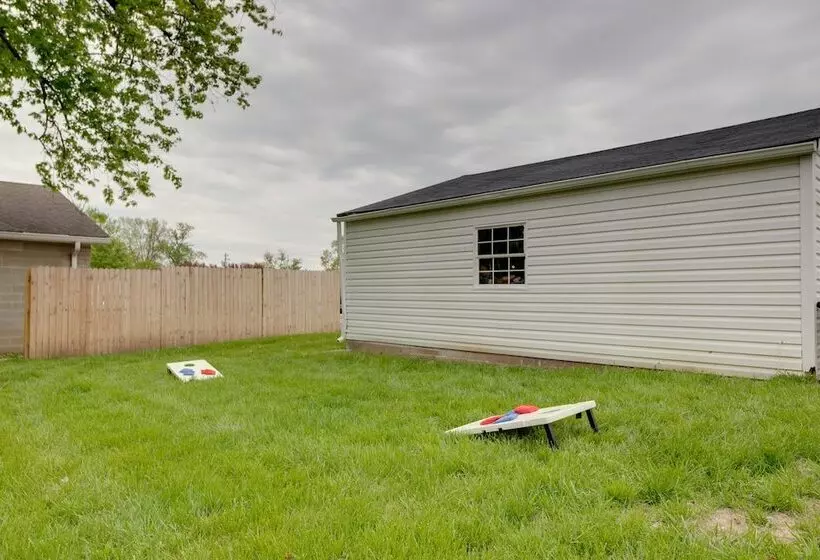 Modern Family Home In Mason W/ Backyard + Fire Pit