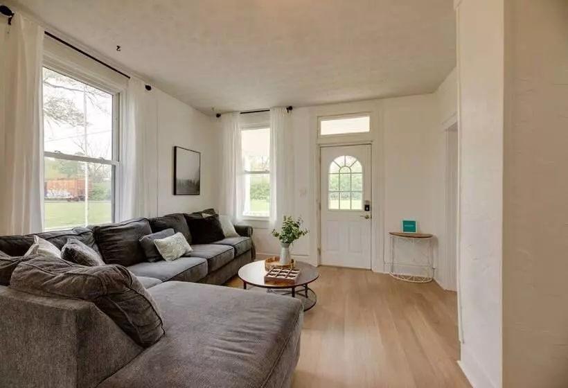 Modern Family Home In Mason W/ Backyard + Fire Pit