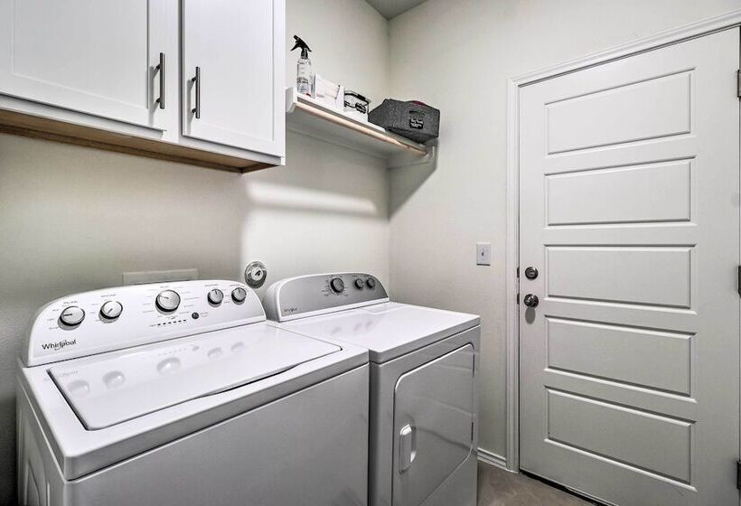 Modern Granite Shoals Retreat W/ Fire Pit!