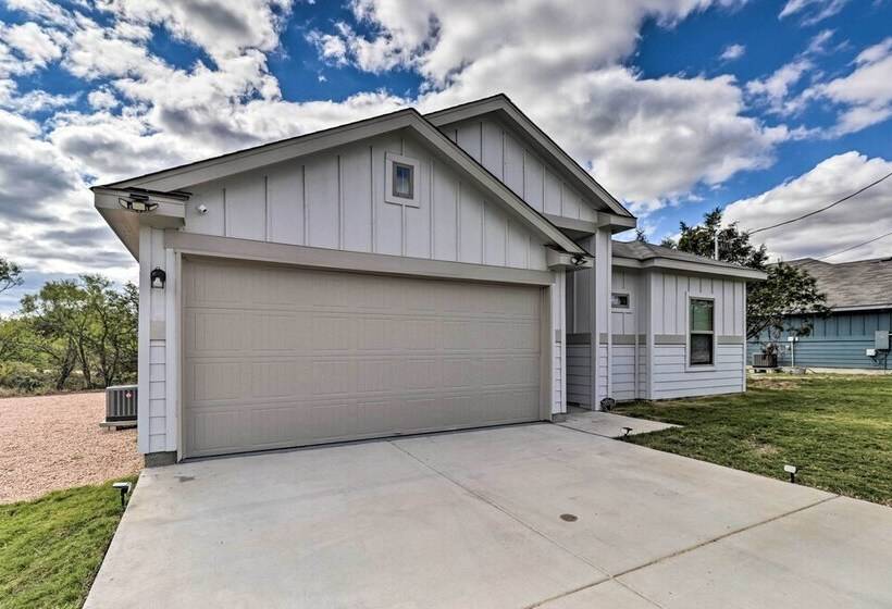Modern Granite Shoals Retreat W/ Fire Pit!