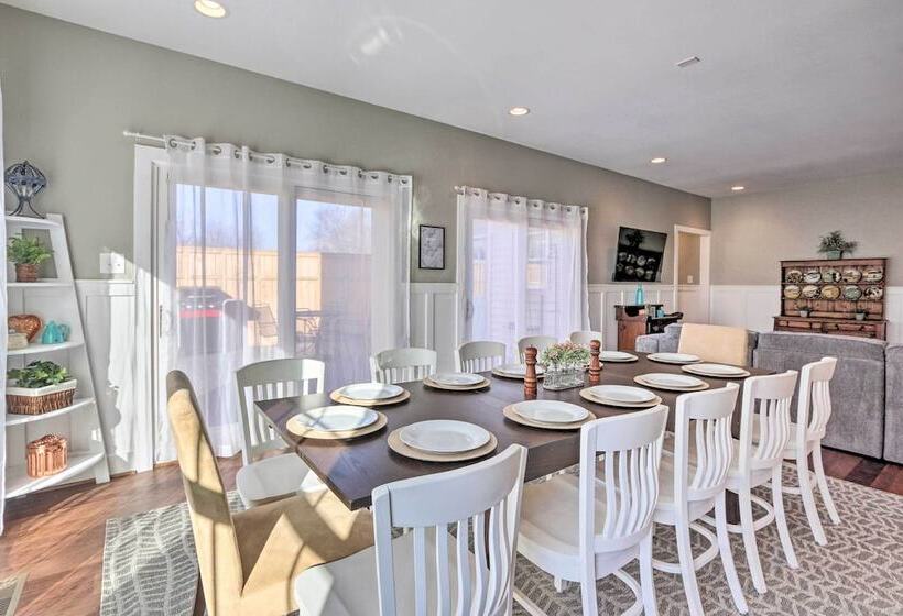 Morrisonville Manor W/ Fire Pit & Hot Tub!