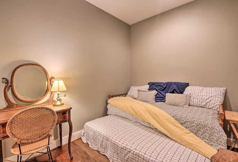 Morrisonville Manor W/ Fire Pit & Hot Tub!