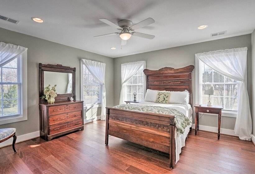 Morrisonville Manor W/ Fire Pit & Hot Tub!