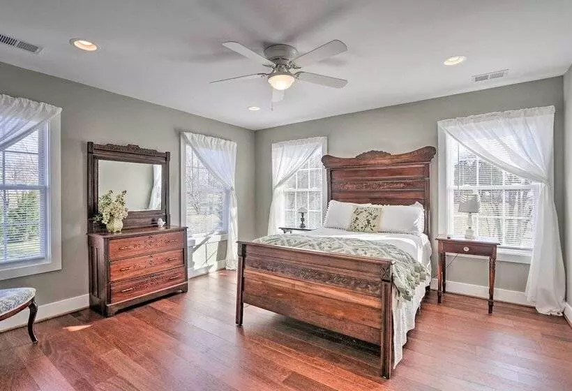 Morrisonville Manor W/ Fire Pit & Hot Tub!