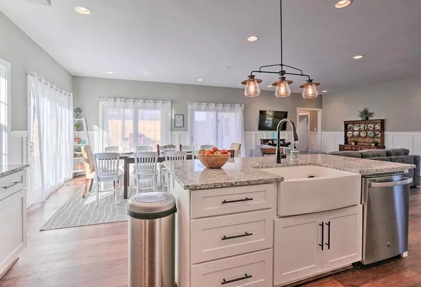 Morrisonville Manor W/ Fire Pit & Hot Tub!