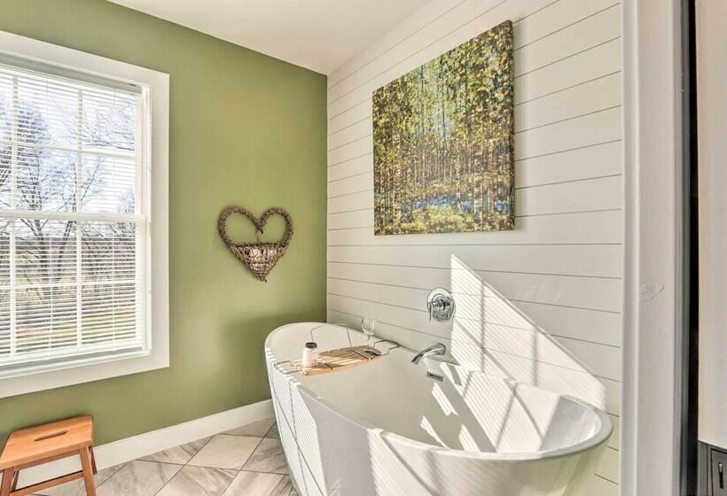 Morrisonville Manor W/ Fire Pit & Hot Tub!