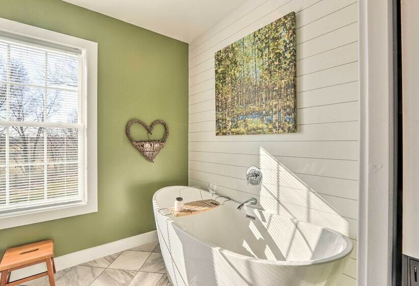 Morrisonville Manor W/ Fire Pit & Hot Tub!