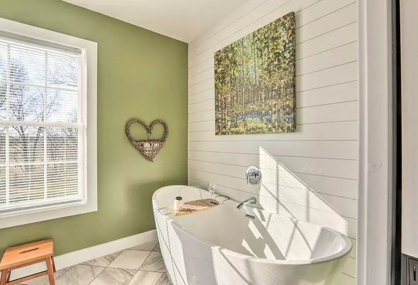 Morrisonville Manor W/ Fire Pit & Hot Tub!