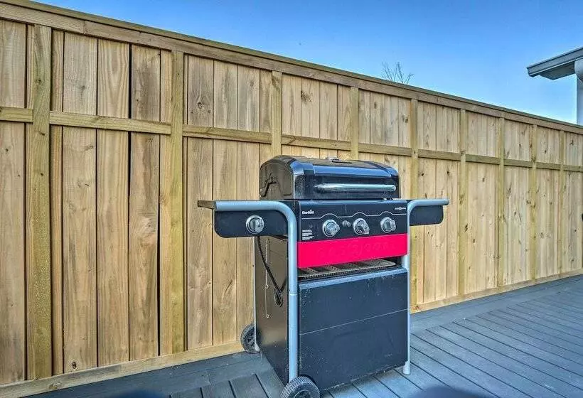 Morrisonville Manor W/ Fire Pit & Hot Tub!