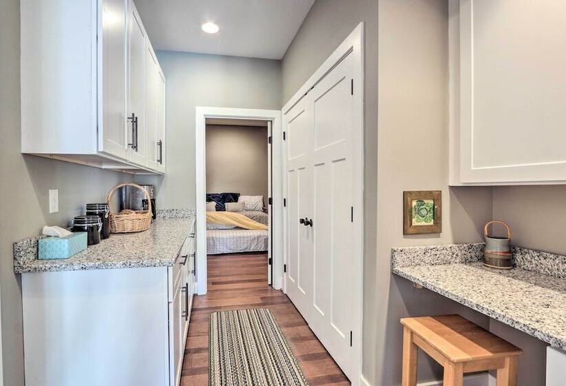 Morrisonville Manor W/ Fire Pit & Hot Tub!