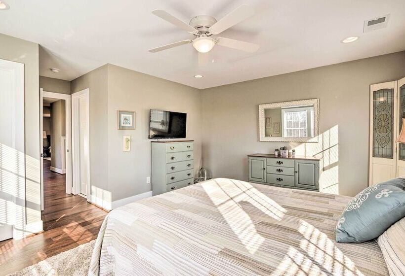 Morrisonville Manor W/ Fire Pit & Hot Tub!