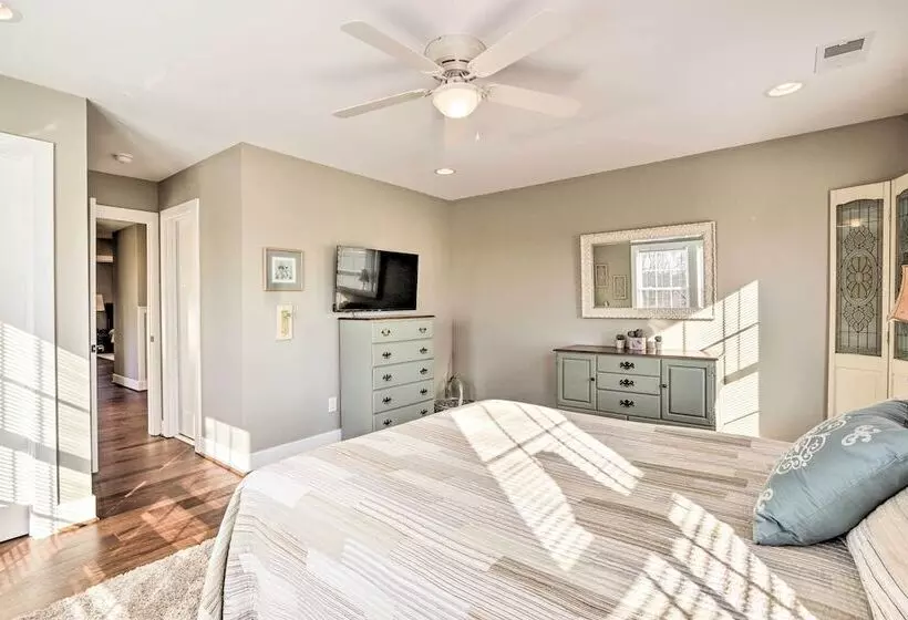 Morrisonville Manor W/ Fire Pit & Hot Tub!