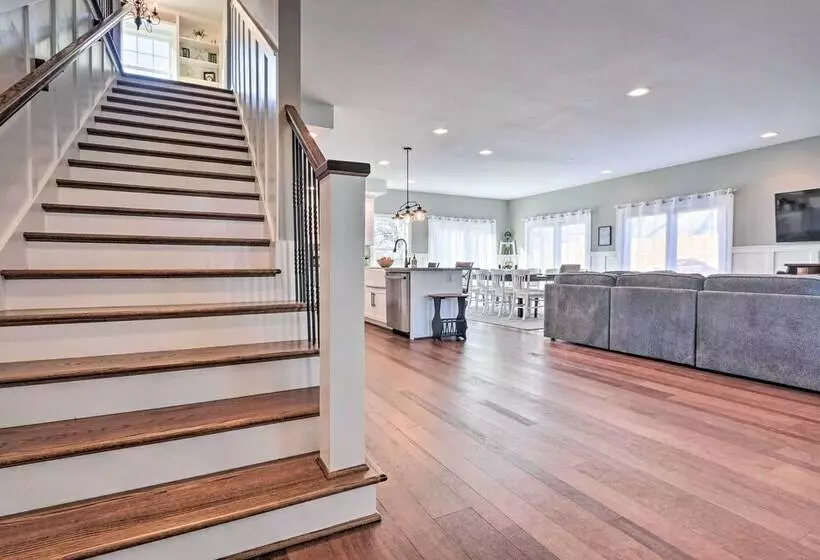 Morrisonville Manor W/ Fire Pit & Hot Tub!