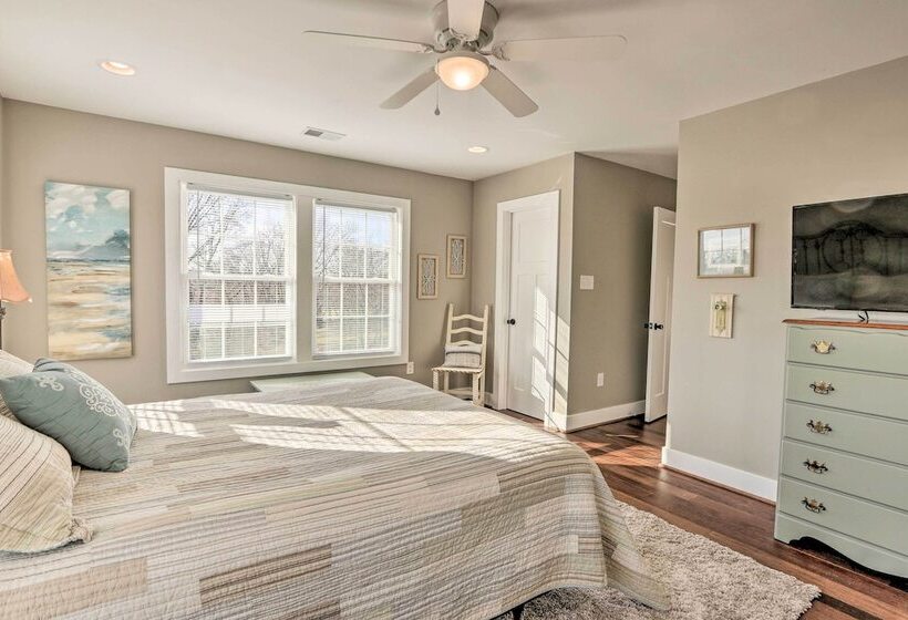 Morrisonville Manor W/ Fire Pit & Hot Tub!