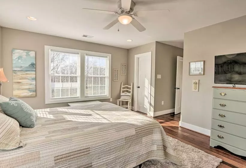 Morrisonville Manor W/ Fire Pit & Hot Tub!