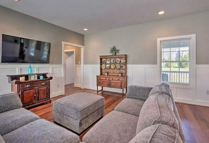 Morrisonville Manor W/ Fire Pit & Hot Tub!