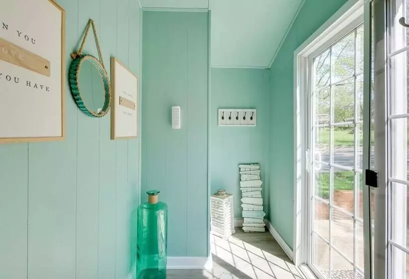 Nautical Akron Cottage W/ Sunroom + Lake Views!