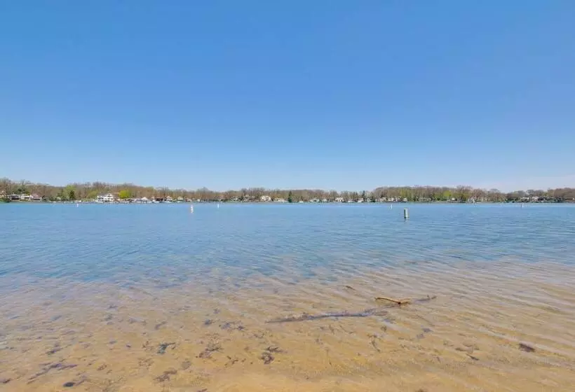 Nautical Akron Cottage W/ Sunroom + Lake Views!